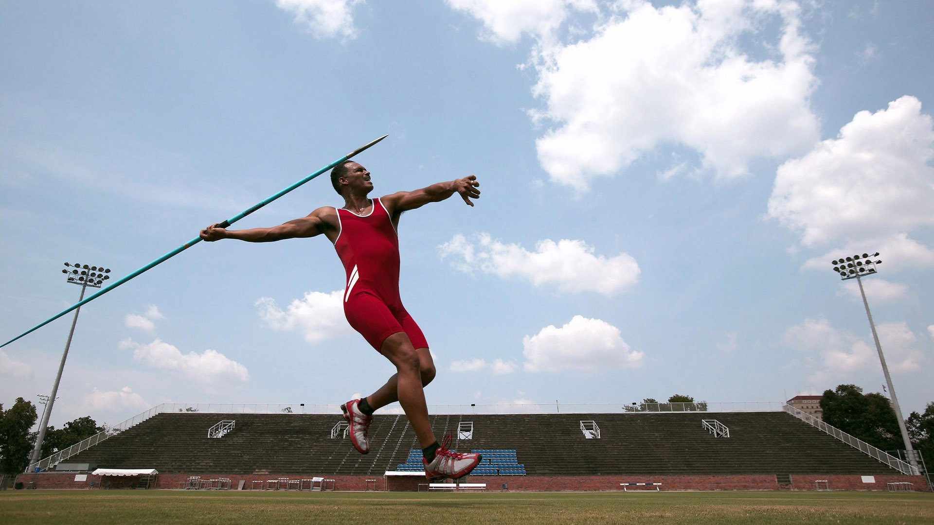 “水上救生：三叉湖游泳馆上演生命与速度的较量”